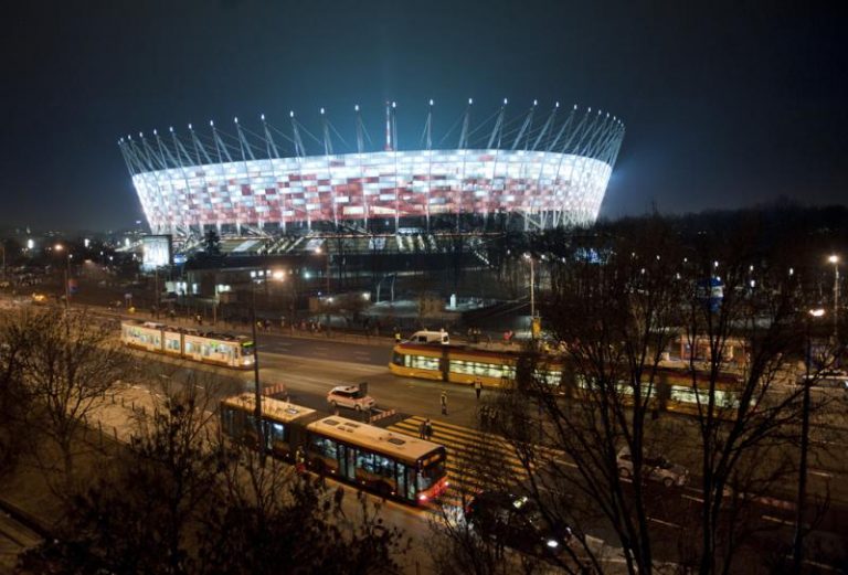 Mecz Polska-Anglia na Stadionie Narodowym – zmiany w komunikacji miejskiej od godz. 13