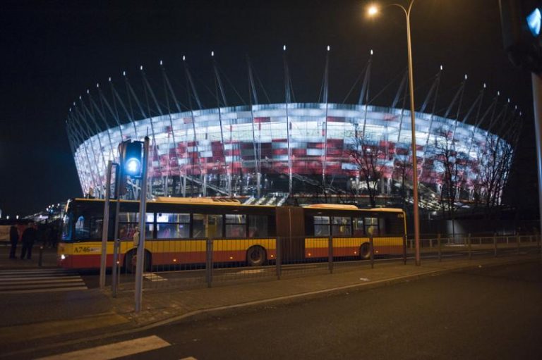 Mecz Polska-Anglia na Stadionie Narodowym – zmiany w komunikacji miejskiej