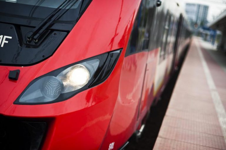 Uwaga! Przejściowe zmiany w kursowaniu pociągów na linii pruszkowskiej w dniach 22-23 maja