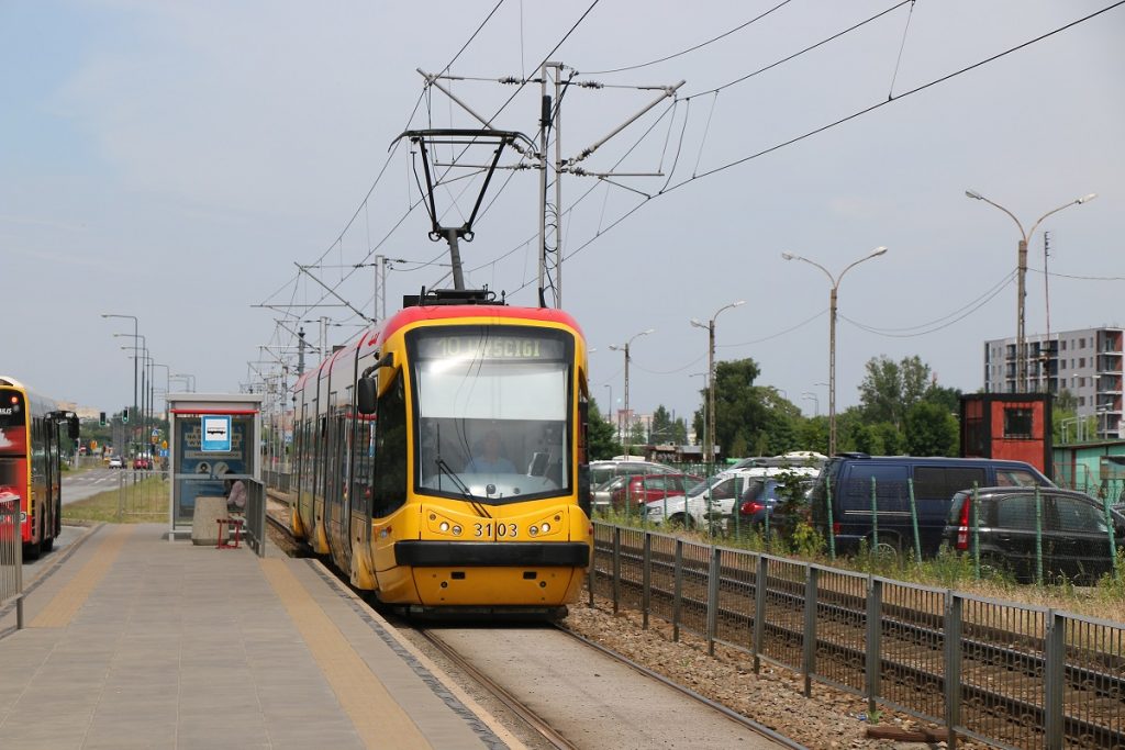 zdjęcie tramwaju linii 10 na ul. Powstańców Śląskich