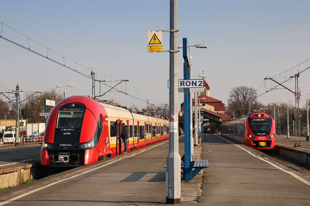 pociągi SKM linii S1 na stacji w Otwocku