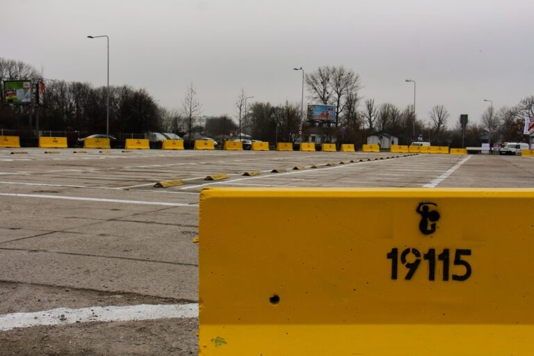 Parking P+R Metro Kondratowicza czeka na kierowców