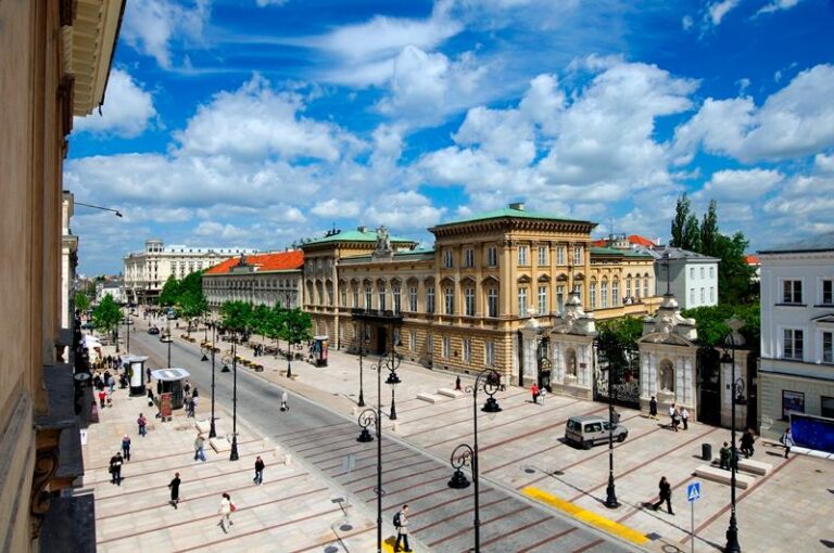 Korzystajmy z pogody i deptaku na Krakowskim Przedmieściu